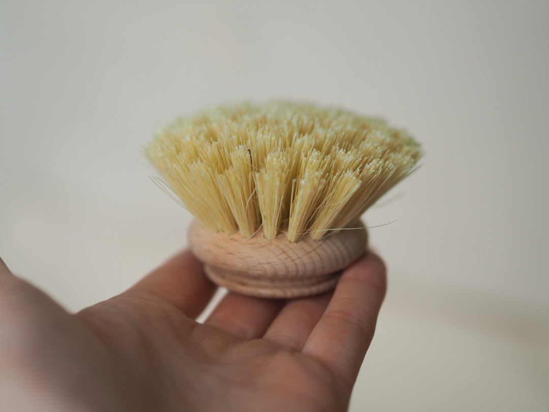 Scrubbing brush replacement head